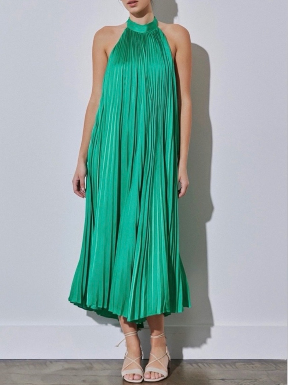Sleeveless Green Pleated Halter Midi Dress
